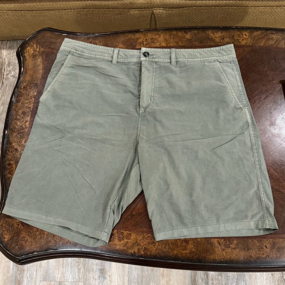 Valor Collective green hybrid shorts 38